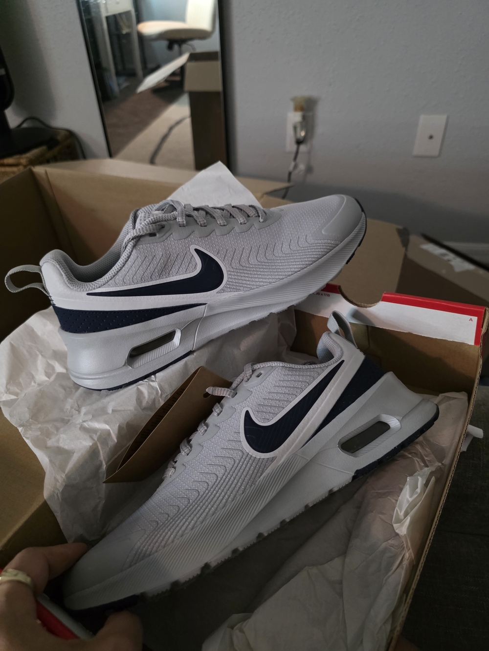 Nike Men’s Gray & Navy Lightweight MENS8.5 WOMENS10 Running Sneakers